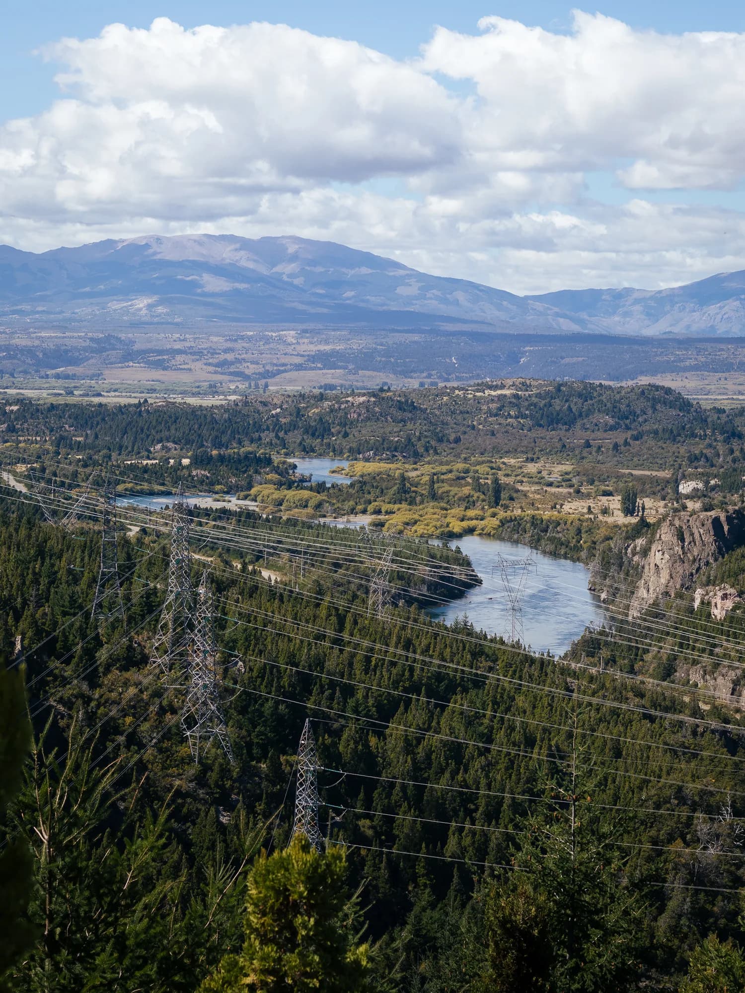 Portada Sur del P.N. Los Alerces con Ruta Galesa: presa, cascadas y viñedo en Parque Nacional Los Alerces