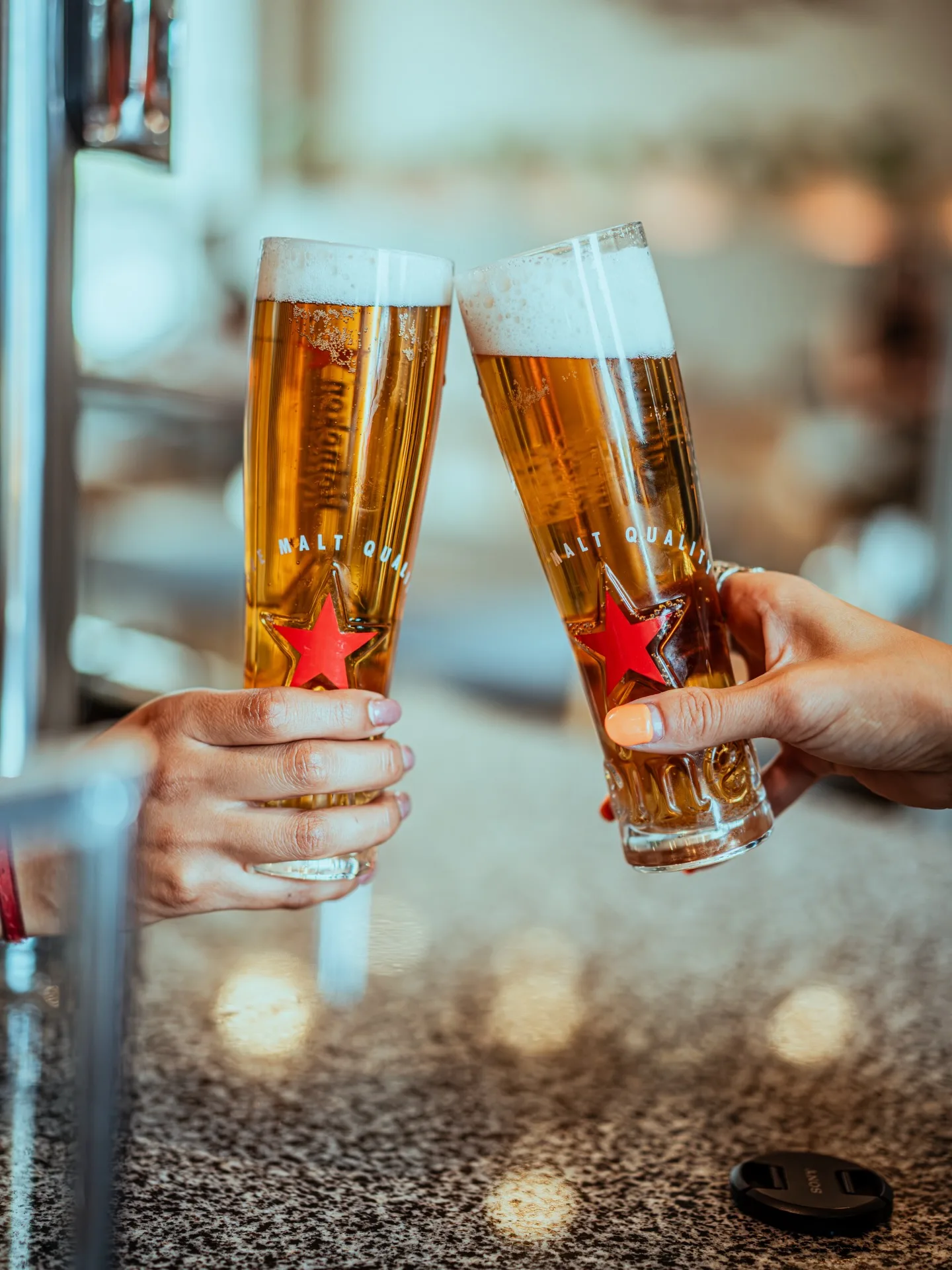 Cerveza tirada y tapas para cerrar el día en Esquel en Esquel